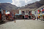 Pisac, the market 